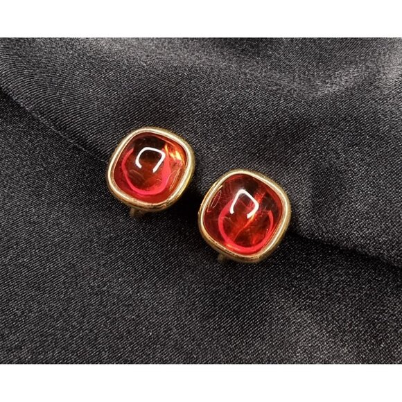 Vintage Trifari 1960s Signed Red Glass Clip-On Earrings With Gold-Tone Frame - Picture 1 of 4